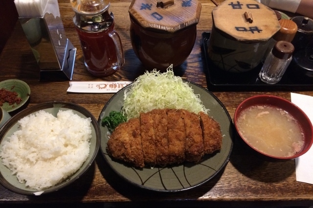 豚珍館 とんかつ定食 新宿西口 アメリカンミリタリーフード